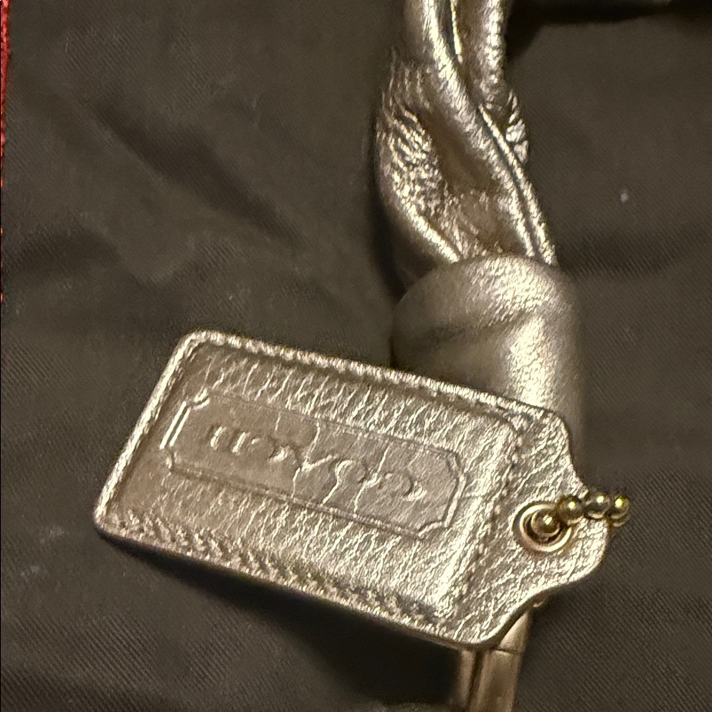 Coach Vintage Metallic Platinum Gold Leather Shoulder Bag - Picture 5 of 17
